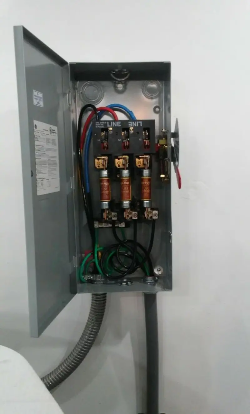 Three-phase disconnect switch installed for Smoke Detector Installation in Knoxville